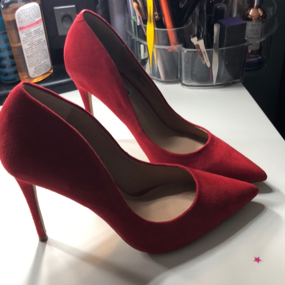 Gorgeous Red Pumps!!!!!